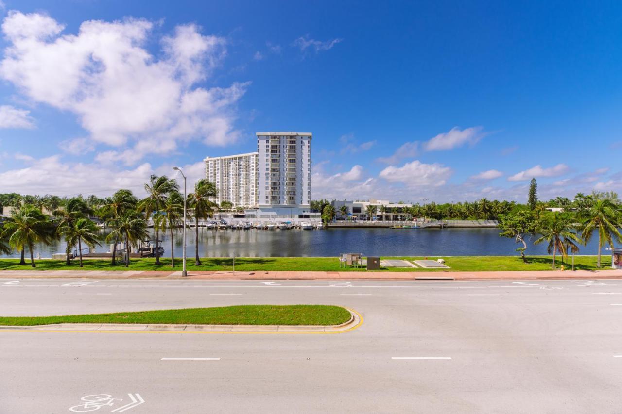 Notebook Miami Beach Buitenkant foto